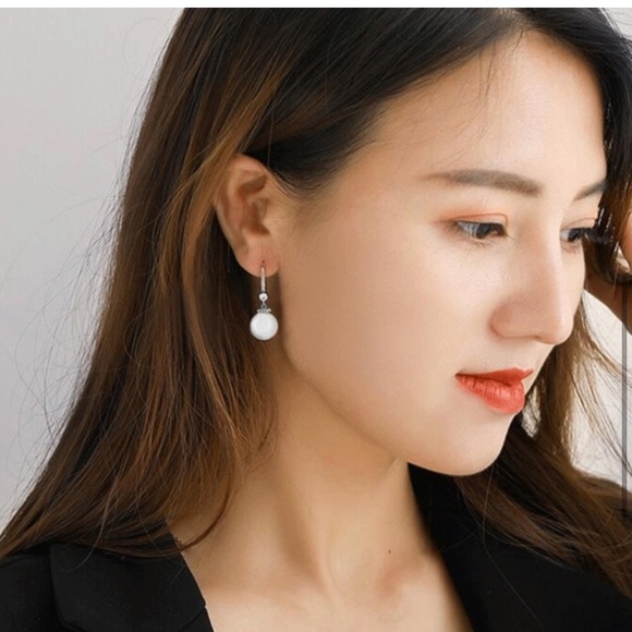 Sterling silver pearl teardrop earrings - Picture 3 of 7